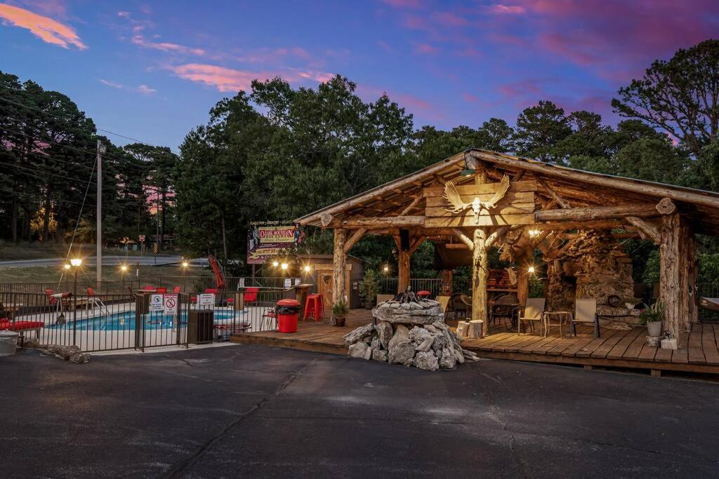 Stonegate Lodge King Bed Wifi 50In Roku Tv Salt Water Pool Room #102 Юрика Спрингс Экстерьер фото