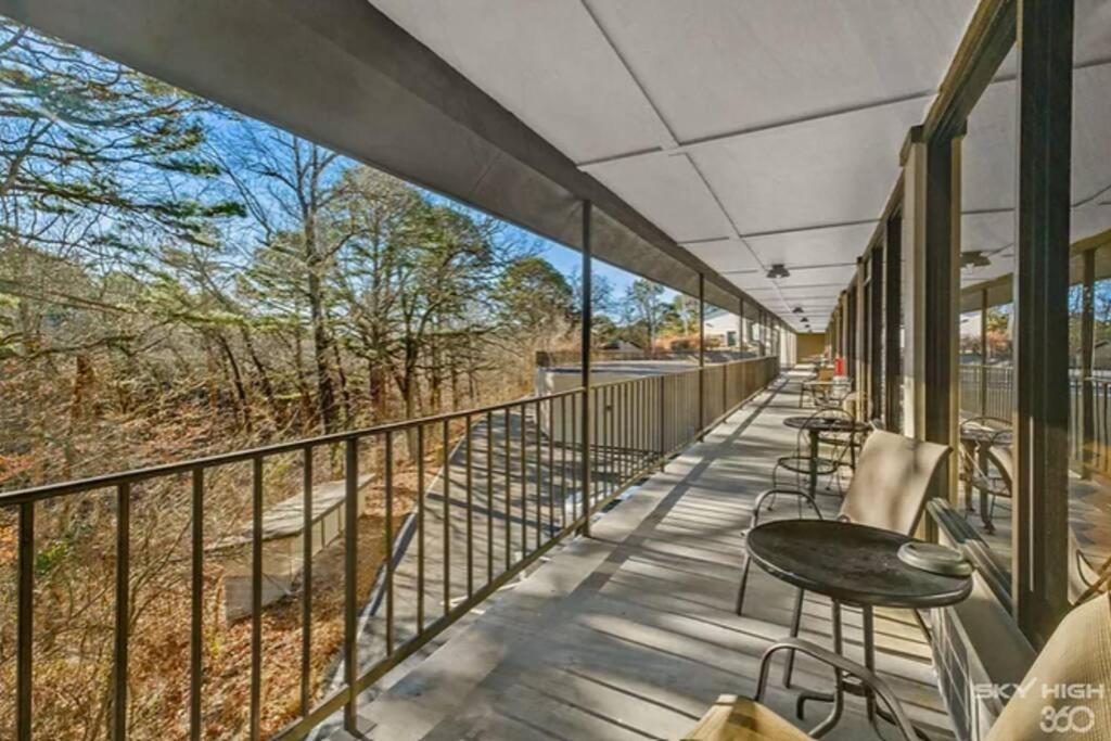 Stonegate Lodge King Bed Wifi 50In Roku Tv Salt Water Pool Room #102 Юрика Спрингс Экстерьер фото
