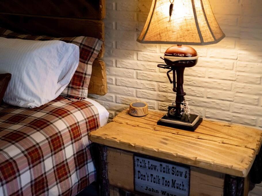 Stonegate Lodge King Bed Wifi 50In Roku Tv Salt Water Pool Room #102 Юрика Спрингс Экстерьер фото