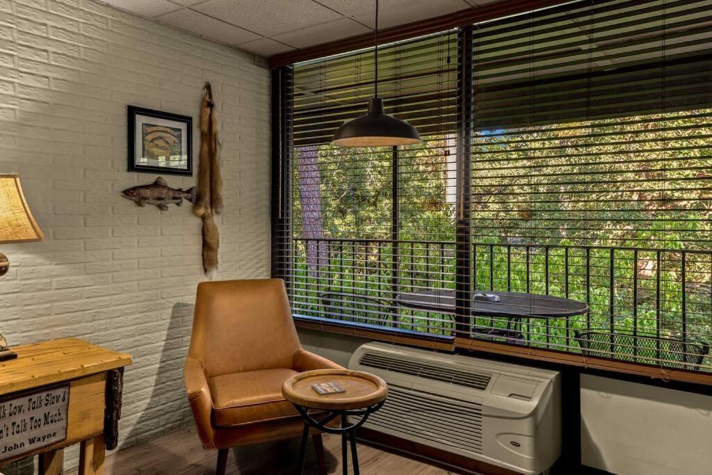 Stonegate Lodge King Bed Wifi 50In Roku Tv Salt Water Pool Room #102 Юрика Спрингс Экстерьер фото
