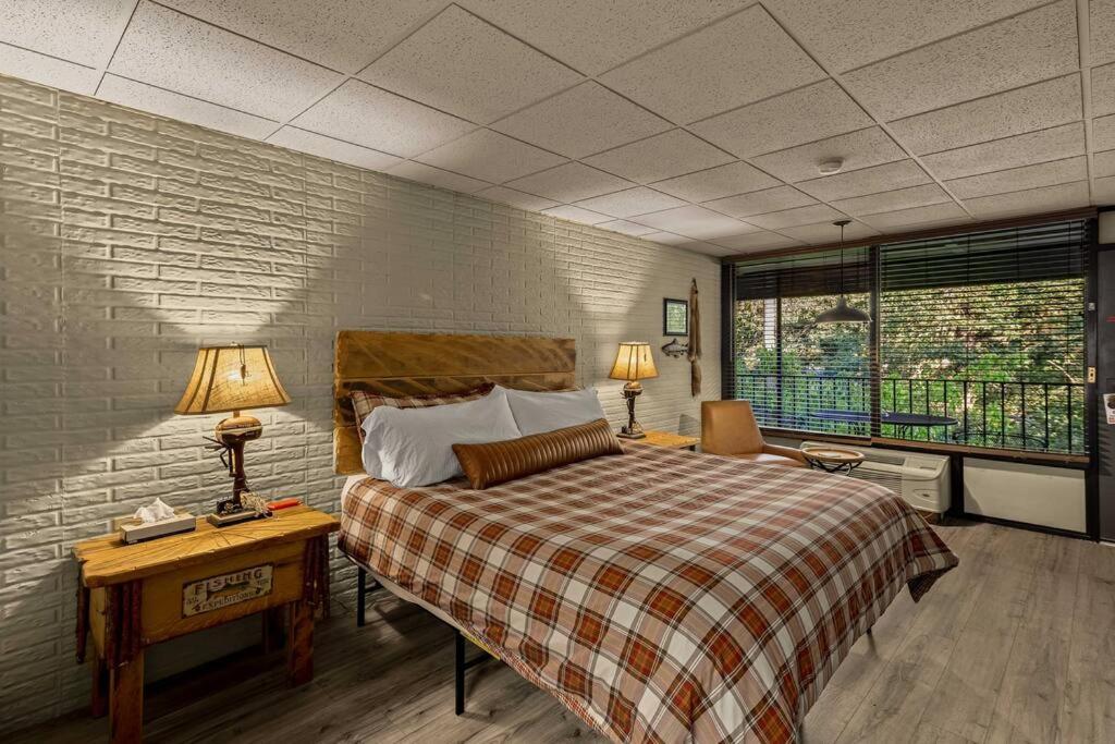 Stonegate Lodge King Bed Wifi 50In Roku Tv Salt Water Pool Room #102 Юрика Спрингс Экстерьер фото